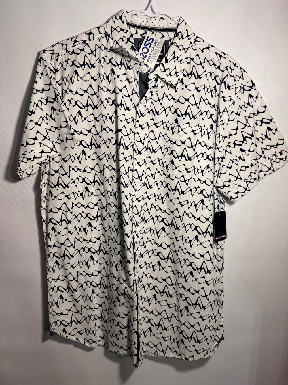 Airwalk White Short-Sleeve Button-Down Shirt with Black Wave Print